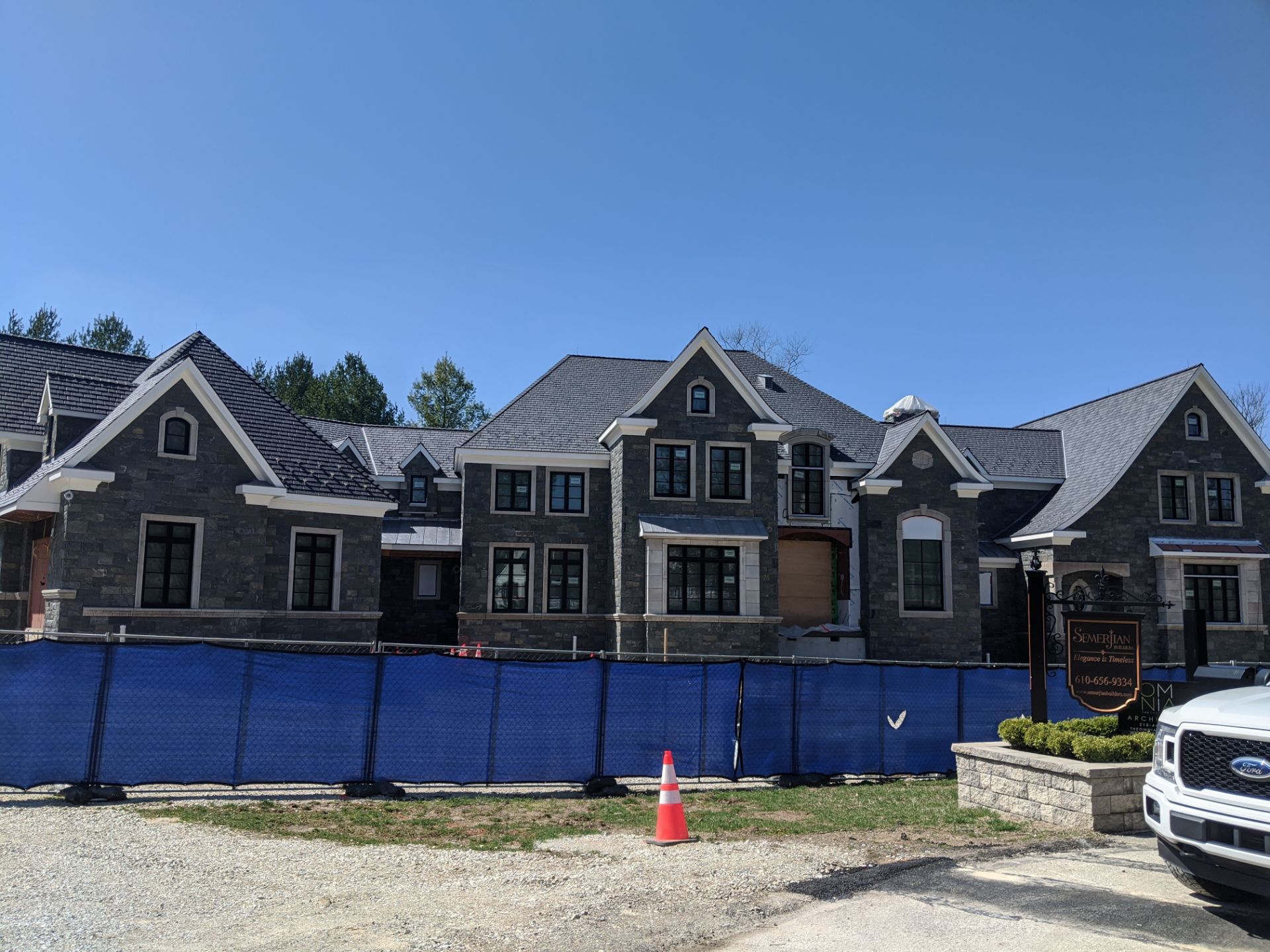 Roofing for luxury residential homes with the highest quality shingle work