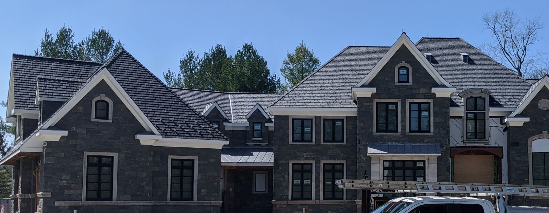 The skill and precision for the roofing and siding on a dream estate
